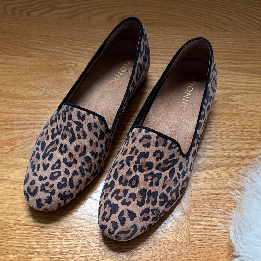 Vionic Willa II Leopard Print Women's Loafers